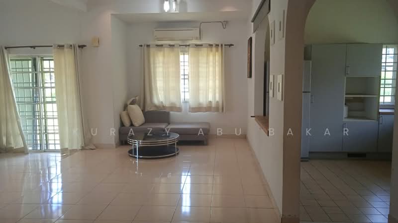 Rumah Berkembar untuk Dijual di Seksyen 7 (Shah Alam) - Fakurazy Abu Bakar - Living Room - PropertyGuru.com.my