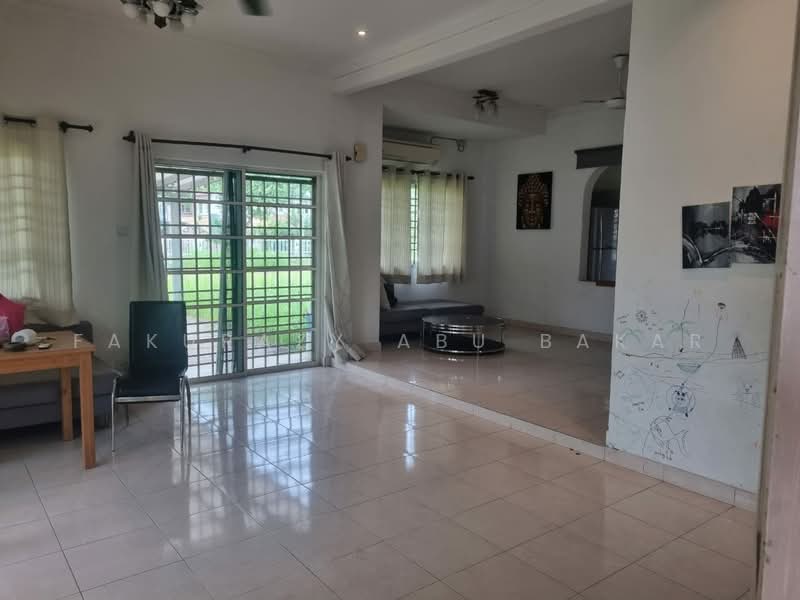 Rumah Berkembar untuk Dijual di Seksyen 7 (Shah Alam) - Fakurazy Abu Bakar - Living Room - PropertyGuru.com.my