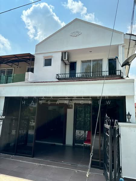 Terraced House for Sale in Lestari Putra (Seri Kembangan) - Maxx Salleh Hassan Chew - Exterior - PropertyGuru.com.my