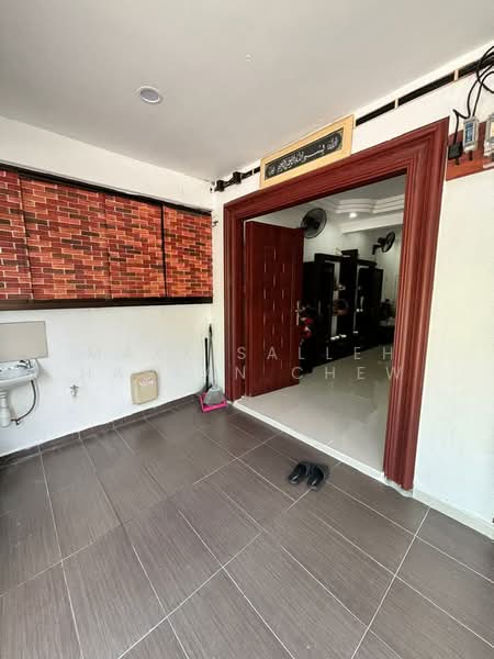 Terraced House for Sale in Lestari Putra (Seri Kembangan) - Maxx Salleh Hassan Chew - Entrance - PropertyGuru.com.my