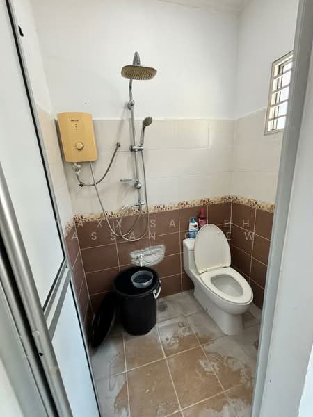 Terraced House for Sale in Lestari Putra (Seri Kembangan) - Maxx Salleh Hassan Chew - Bathroom - PropertyGuru.com.my