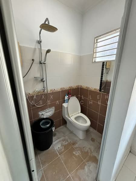 Terraced House for Sale in Lestari Putra (Seri Kembangan) - Maxx Salleh Hassan Chew - Bathroom - PropertyGuru.com.my