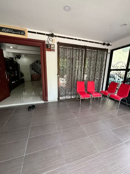 Terraced House for Sale in Lestari Putra (Seri Kembangan) - Maxx Salleh Hassan Chew - Entrance - PropertyGuru.com.my