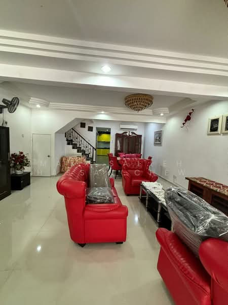 Terraced House for Sale in Lestari Putra (Seri Kembangan) - Maxx Salleh Hassan Chew - Living Room - PropertyGuru.com.my