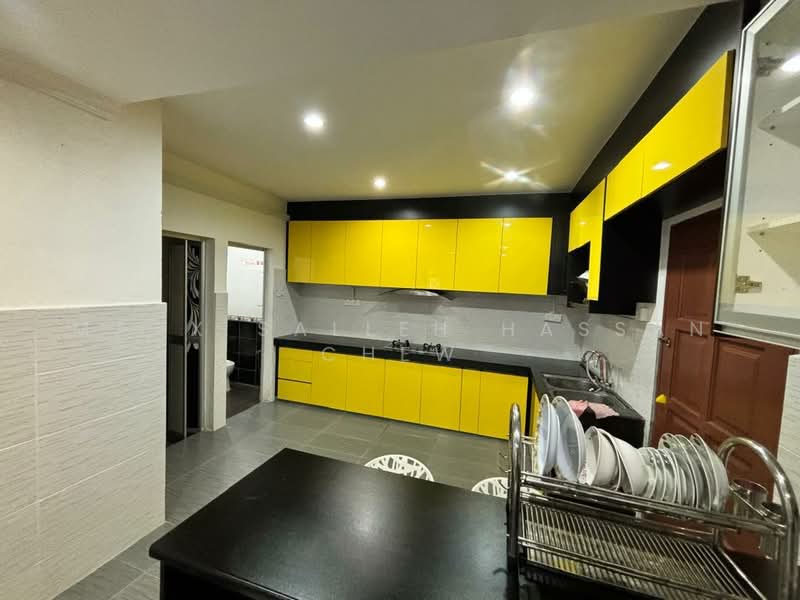 Terraced House for Sale in Lestari Putra (Seri Kembangan) - Maxx Salleh Hassan Chew - Kitchen - PropertyGuru.com.my
