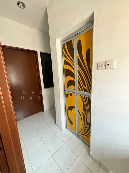 Terraced House for Sale in Lestari Putra (Seri Kembangan) - Maxx Salleh Hassan Chew - Entrance - PropertyGuru.com.my