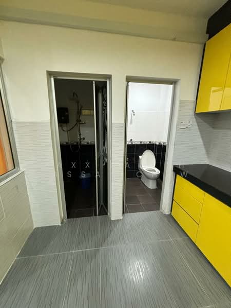 Terraced House for Sale in Lestari Putra (Seri Kembangan) - Maxx Salleh Hassan Chew - Bathroom - PropertyGuru.com.my