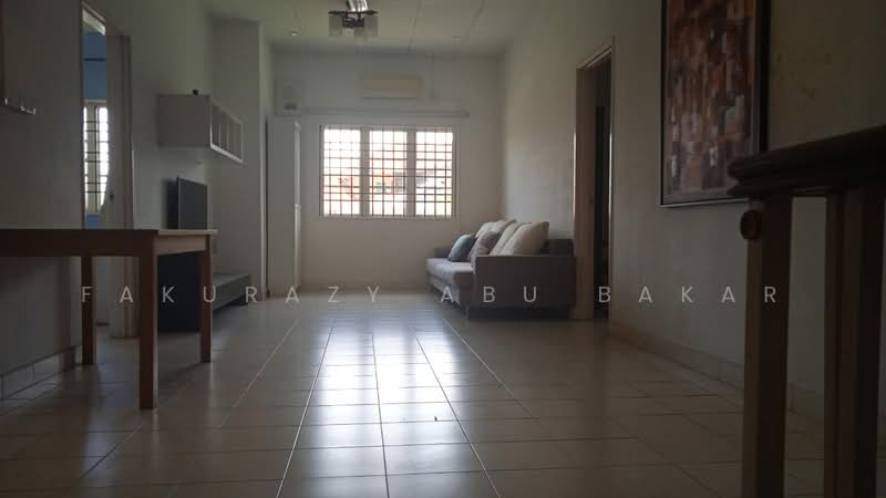 Rumah Berkembar untuk Dijual di Seksyen 7 (Shah Alam) - Fakurazy Abu Bakar - Living Room - PropertyGuru.com.my