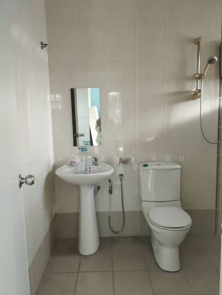 Rumah Berkembar untuk Dijual di Seksyen 7 (Shah Alam) - Fakurazy Abu Bakar - Bathroom - PropertyGuru.com.my