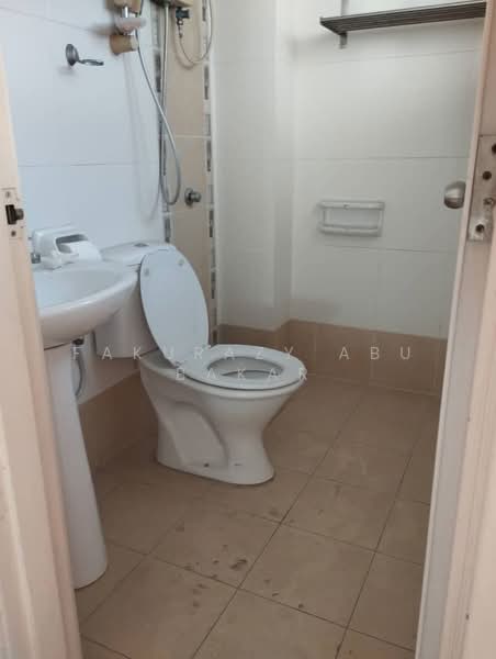 Rumah Berkembar untuk Dijual di Seksyen 7 (Shah Alam) - Fakurazy Abu Bakar - Bathroom - PropertyGuru.com.my
