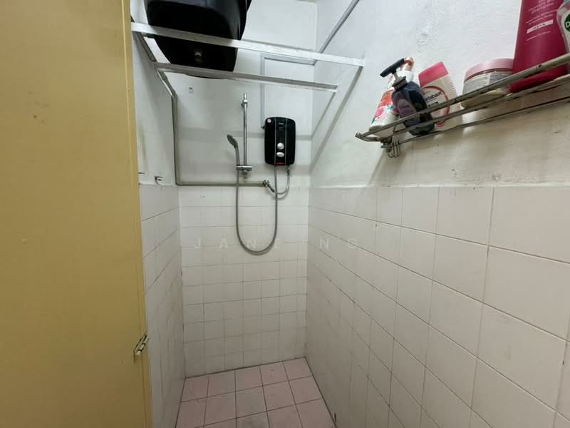 Pangsapuri untuk Disewa di Limau Manis - Jane Ng - Bathroom - PropertyGuru.com.my