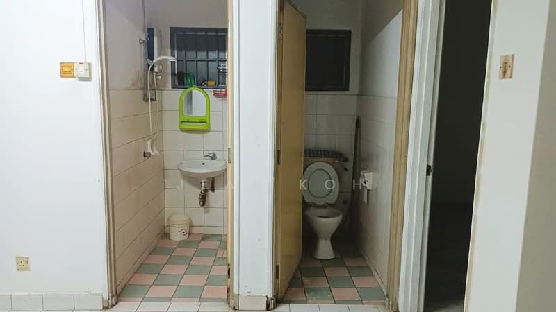 Apartment for Sale at Desa Dua - Jean Koh - Bathroom - PropertyGuru.com.my