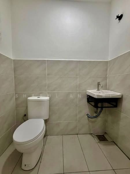 1-storey Terraced House for Sale in Port Dickson (Negeri Sembilan) - Sharul Ansari - Master Bedroom bathroom - PropertyGuru.com.my