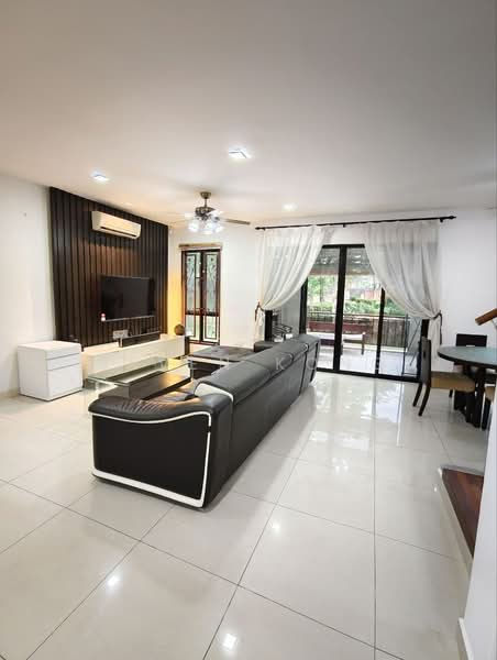 Semi-Detached House for Sale in Leisure Farm (Gelang Patah) - Seven Kong - Living Room - PropertyGuru.com.my
