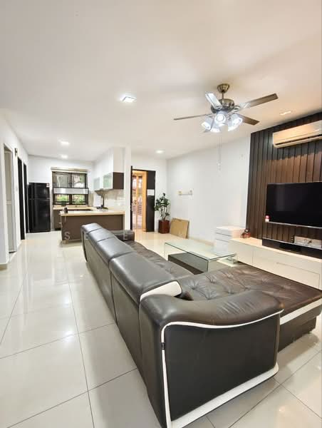Semi-Detached House for Sale in Leisure Farm (Gelang Patah) - Seven Kong - Living Room - PropertyGuru.com.my