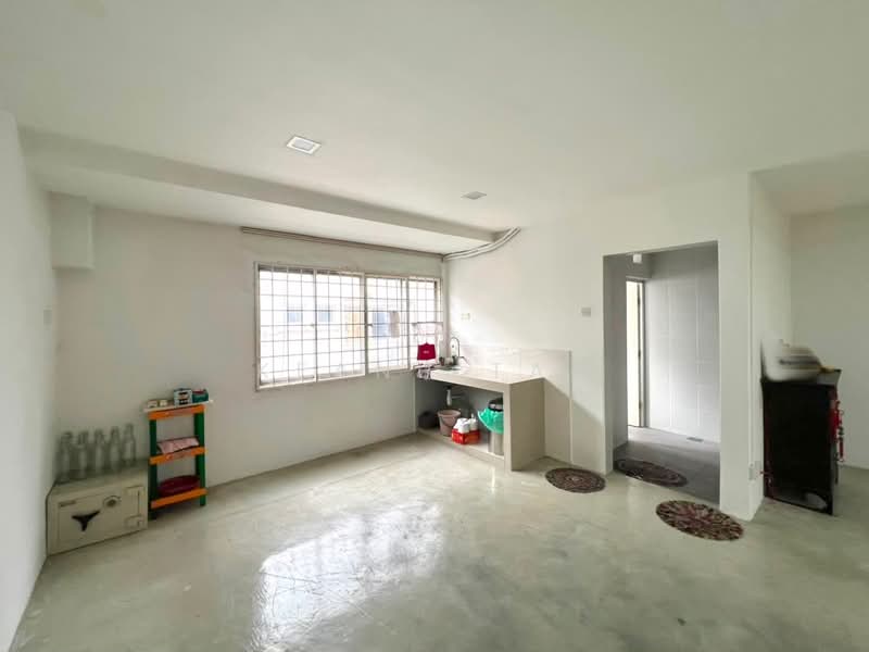Office for Rent in Segambut (Kuala Lumpur) - Keanu Tan - Kitchen - PropertyGuru.com.my