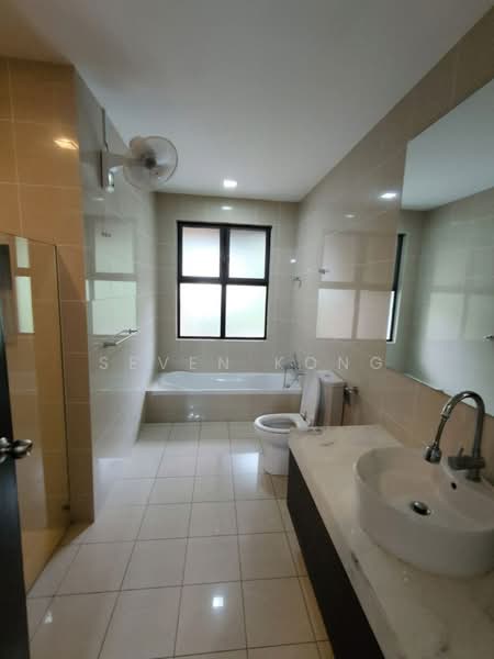 Semi-Detached House for Sale in Leisure Farm (Gelang Patah) - Seven Kong - Bathroom - PropertyGuru.com.my