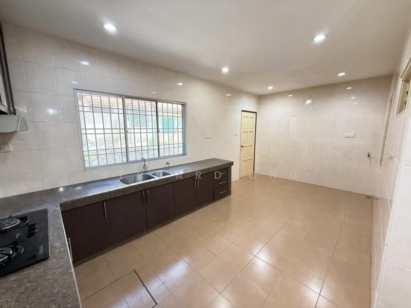 Rumah Teres 2-Tingkat untuk Dijual di Kota Emerald (Rawang) - Bernard Ong - Kitchen - PropertyGuru.com.my