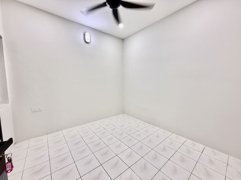 1-storey Terraced House for Sale in Taman Intan Perdana (Si Rusa) - Sharul Ansari - 2nd room - PropertyGuru.com.my