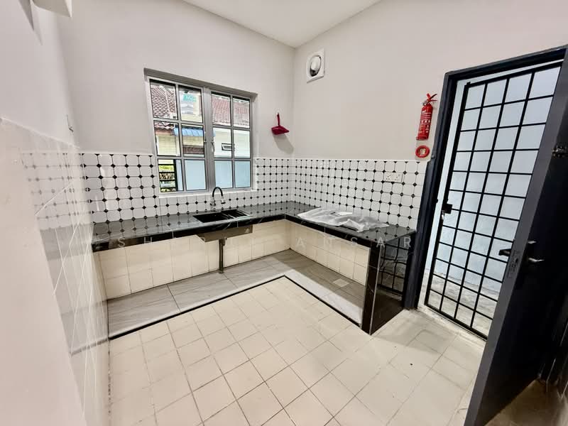 1-storey Terraced House for Sale in Taman Intan Perdana (Si Rusa) - Sharul Ansari - Kitchen - PropertyGuru.com.my