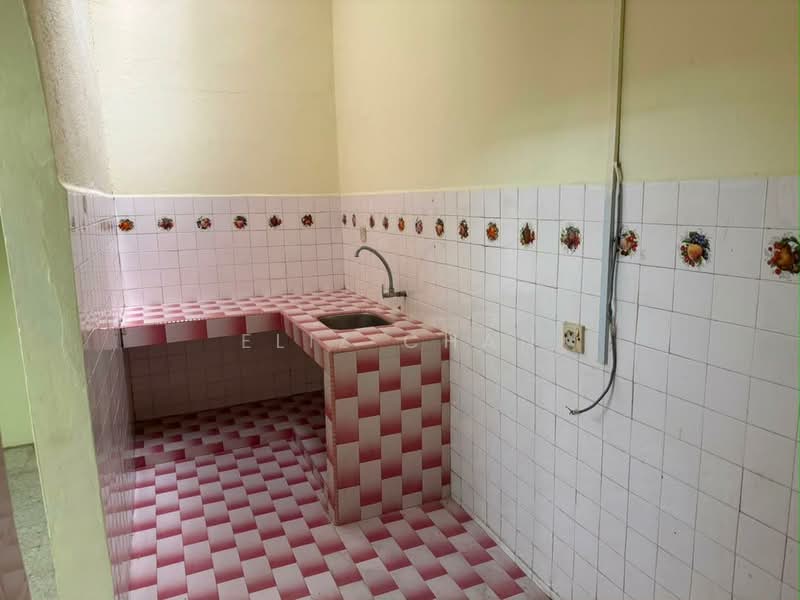 2-storey Terraced House for Rent in Taman Sri Sinar (Segambut) - Eliz Chan - Kitchen - PropertyGuru.com.my