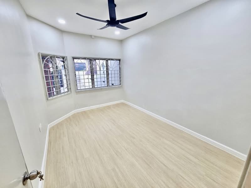 1-storey Terraced House for Sale in Taman Rasah Jaya (Rasah) - Sharul Ansari - Room - PropertyGuru.com.my