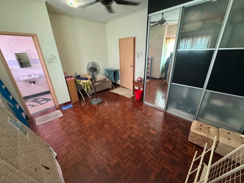 Rumah Teres 2-Tingkat untuk Dijual di Kota Emerald (Rawang) - Bernard Ong - Bedroom - PropertyGuru.com.my