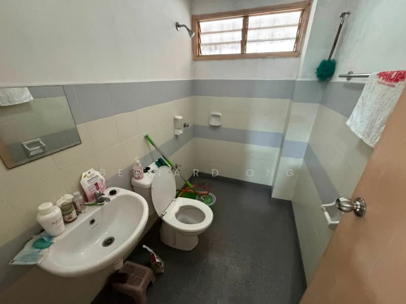 Rumah Teres 2-Tingkat untuk Dijual di Kota Emerald (Rawang) - Bernard Ong - Bathroom - PropertyGuru.com.my
