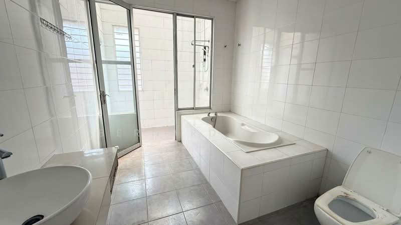 Cluster House for Sale in Taman Anggun (Rawang) - Bernard Ong - Bathroom - PropertyGuru.com.my