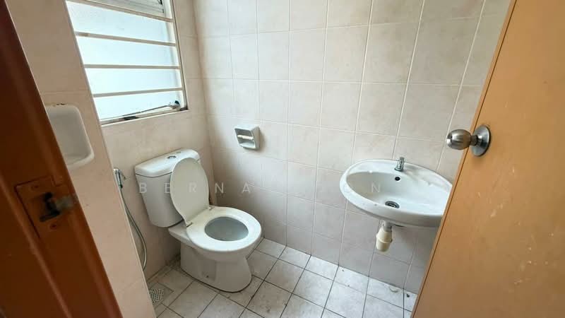 Cluster House for Sale in Taman Anggun (Rawang) - Bernard Ong - Bathroom - PropertyGuru.com.my