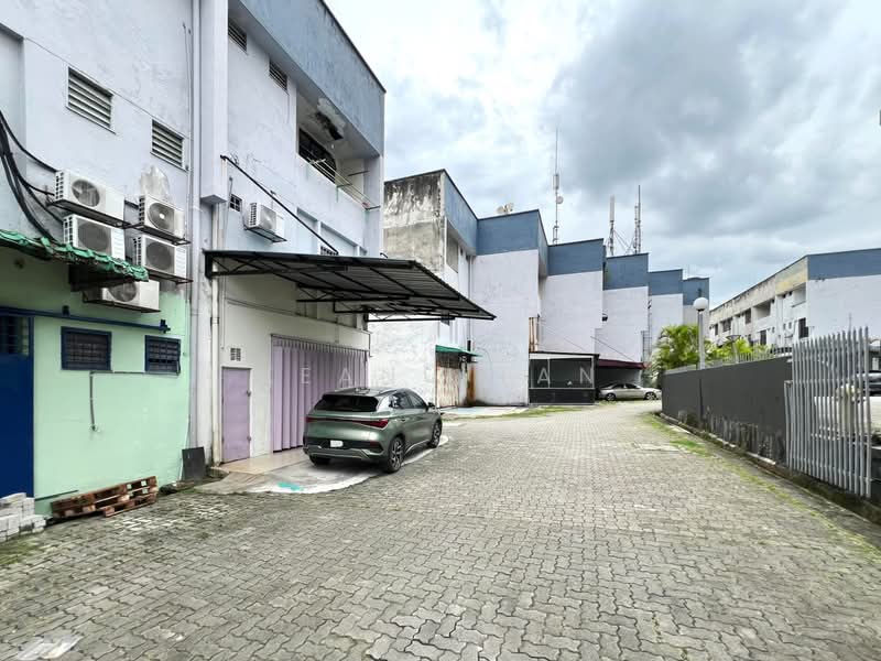 Shop for Rent in Taman Bukit Idaman (Selayang) - Keanu Tan - Exterior - PropertyGuru.com.my