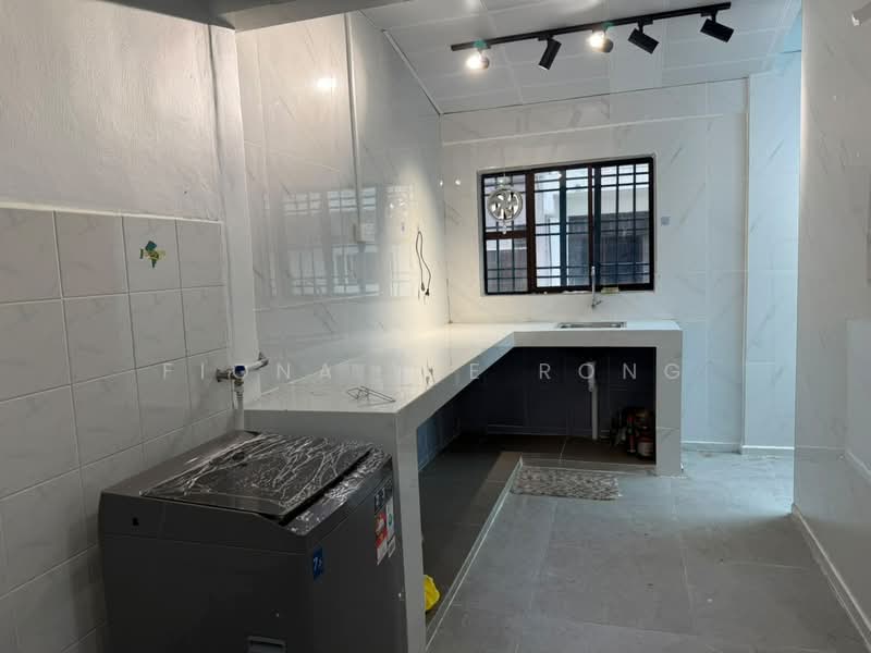 Rumah Teres 2-Tingkat untuk Disewa di Taman Putri Kulai (Kulai) - Fiona Yee Rong - Kitchen - PropertyGuru.com.my