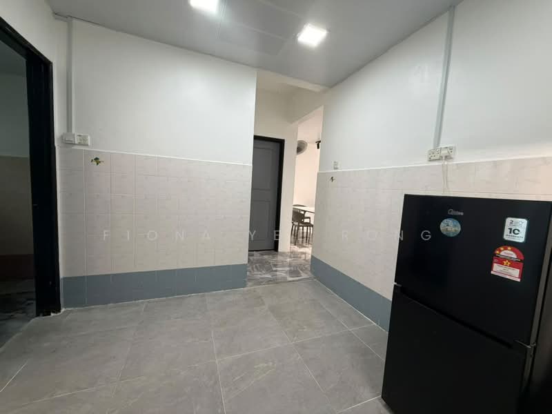Rumah Teres 2-Tingkat untuk Disewa di Taman Putri Kulai (Kulai) - Fiona Yee Rong - Kitchen - PropertyGuru.com.my