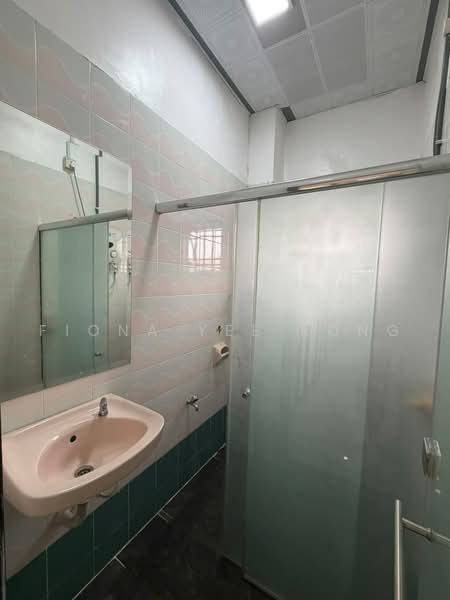 Rumah Teres 2-Tingkat untuk Disewa di Taman Putri Kulai (Kulai) - Fiona Yee Rong - Bathroom - PropertyGuru.com.my