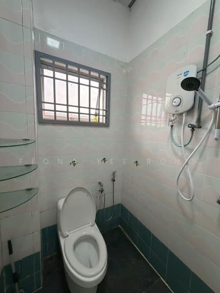 Rumah Teres 2-Tingkat untuk Disewa di Taman Putri Kulai (Kulai) - Fiona Yee Rong - Bathroom - PropertyGuru.com.my