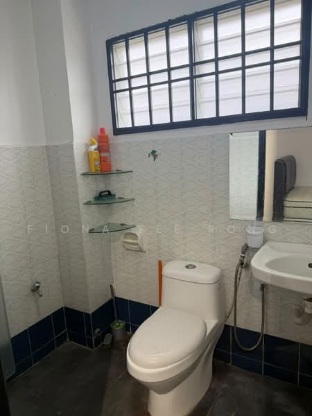 Rumah Teres 2-Tingkat untuk Disewa di Taman Putri Kulai (Kulai) - Fiona Yee Rong - Bathroom - PropertyGuru.com.my