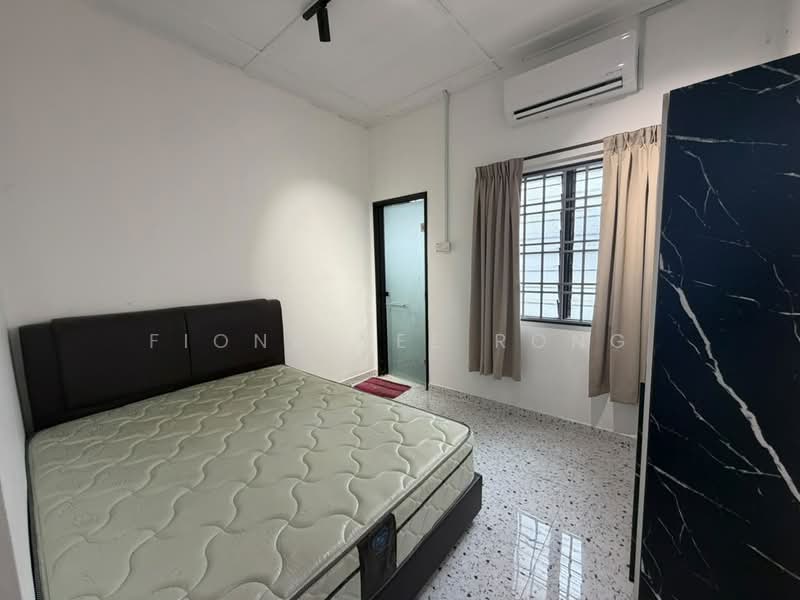 Rumah Teres 2-Tingkat untuk Disewa di Taman Putri Kulai (Kulai) - Fiona Yee Rong - Bedroom - PropertyGuru.com.my