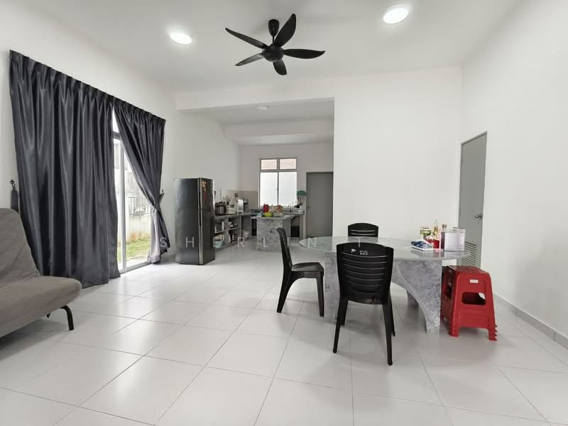 Cluster House for Sale in Taman Pulai Mutiara (Iskandar Puteri (Nusajaya)) - Sherlin To - Living Room - PropertyGuru.com.my
