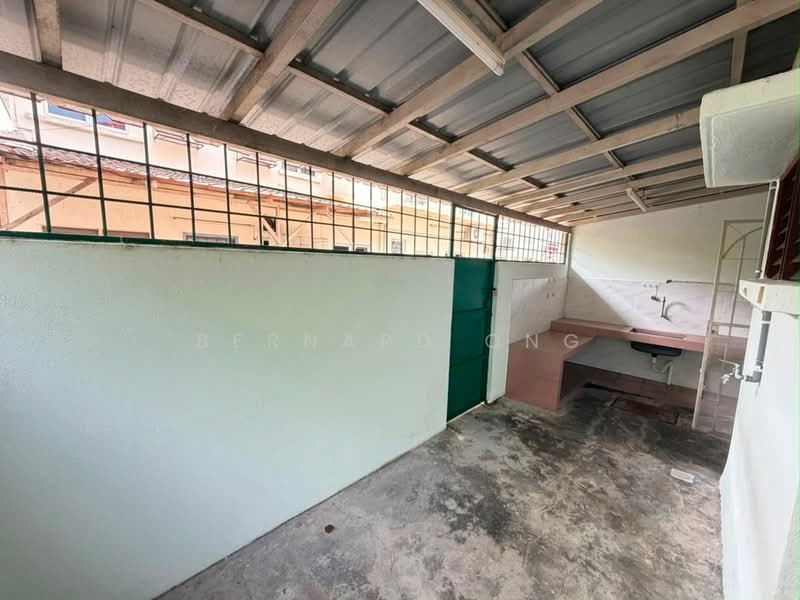 Rumah Teres 2-Tingkat untuk Dijual di Taman Sri Hijau (Rawang) - Bernard Ong - Kitchen - PropertyGuru.com.my