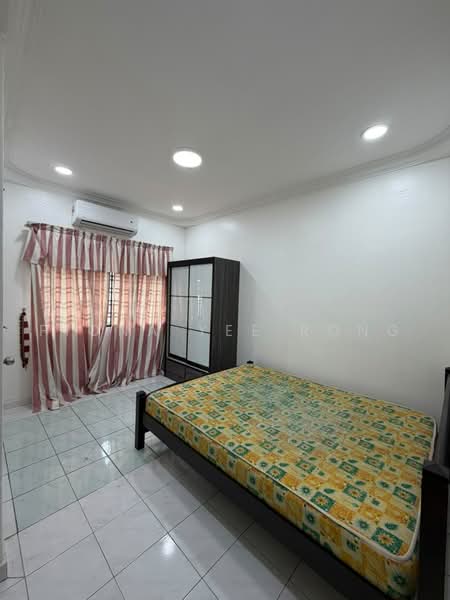 Rumah Teres 2-Tingkat untuk Disewa di Taman Sri Putri (Kulai) - Fiona Yee Rong - Bedroom - PropertyGuru.com.my