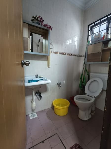 Rumah Teres 1-Tingkat untuk Dijual di Taman Molek (Johor Bahru) - Sherlin To - Bathroom - PropertyGuru.com.my