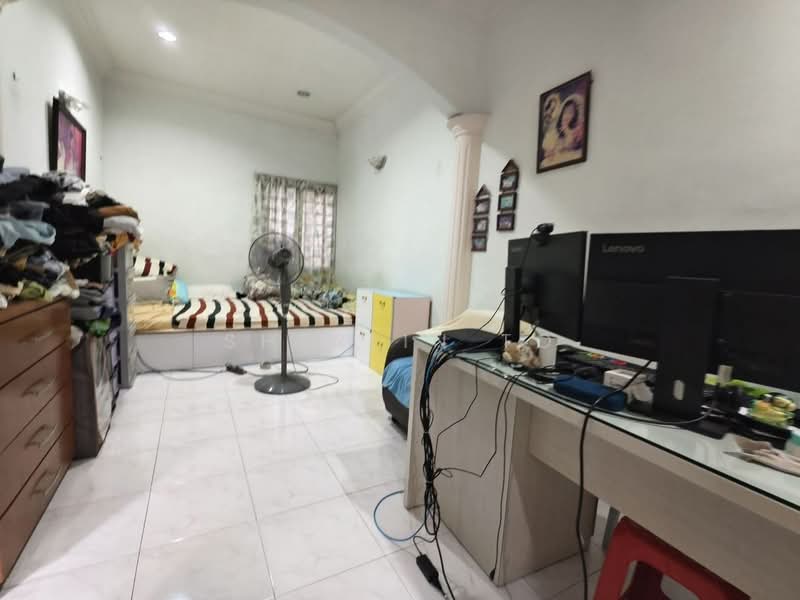 Rumah Teres 1-Tingkat untuk Dijual di Taman Molek (Johor Bahru) - Sherlin To - Bedroom - PropertyGuru.com.my