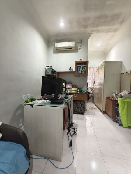 Rumah Teres 1-Tingkat untuk Dijual di Taman Molek (Johor Bahru) - Sherlin To - Study - PropertyGuru.com.my