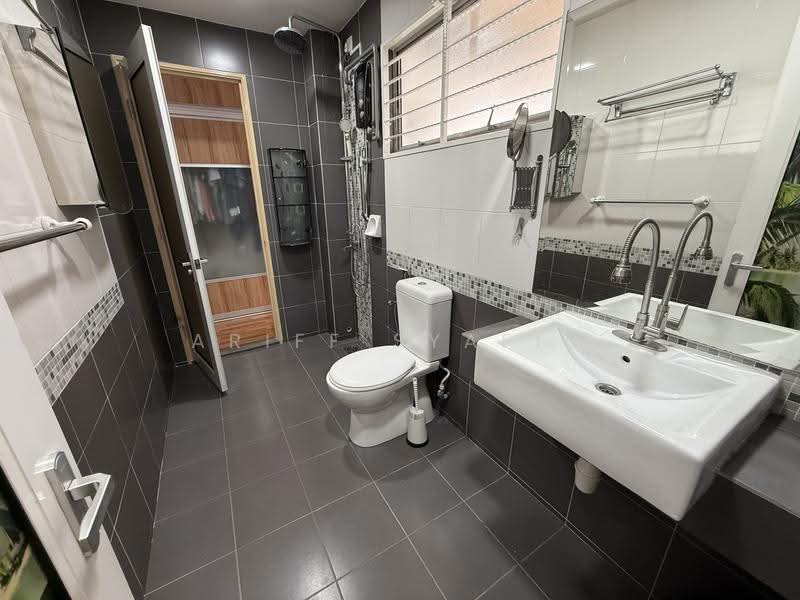 2-storey Terraced House for Sale in Bukit Raja (Selangor) - Ariff Syafiq - Bathroom - PropertyGuru.com.my