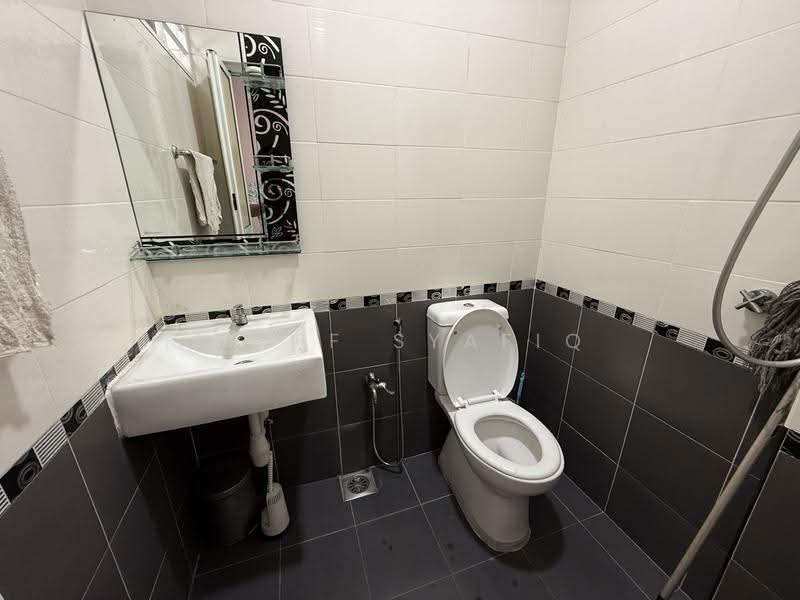 2-storey Terraced House for Sale in Bukit Raja (Selangor) - Ariff Syafiq - Bathroom - PropertyGuru.com.my