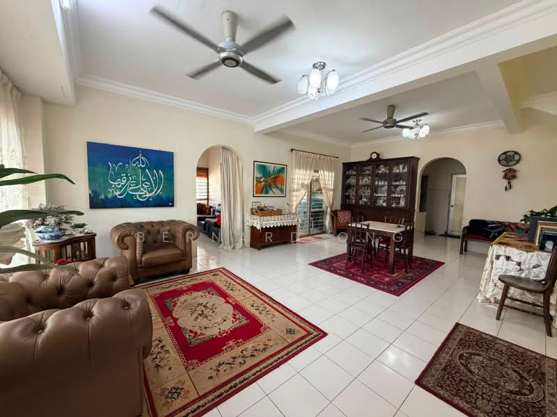 Rumah Teres 2-Tingkat untuk Dijual di Kota Emerald (Rawang) - Bernard Ong - Living Room - PropertyGuru.com.my