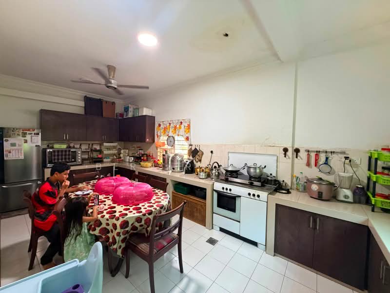 Rumah Teres 2-Tingkat untuk Dijual di Kota Emerald (Rawang) - Bernard Ong - Kitchen - PropertyGuru.com.my
