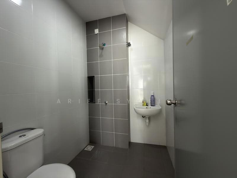 Terraced House for Sale in Eco Grandeur (Puncak Alam) - Ariff Syafiq - Bathroom - PropertyGuru.com.my