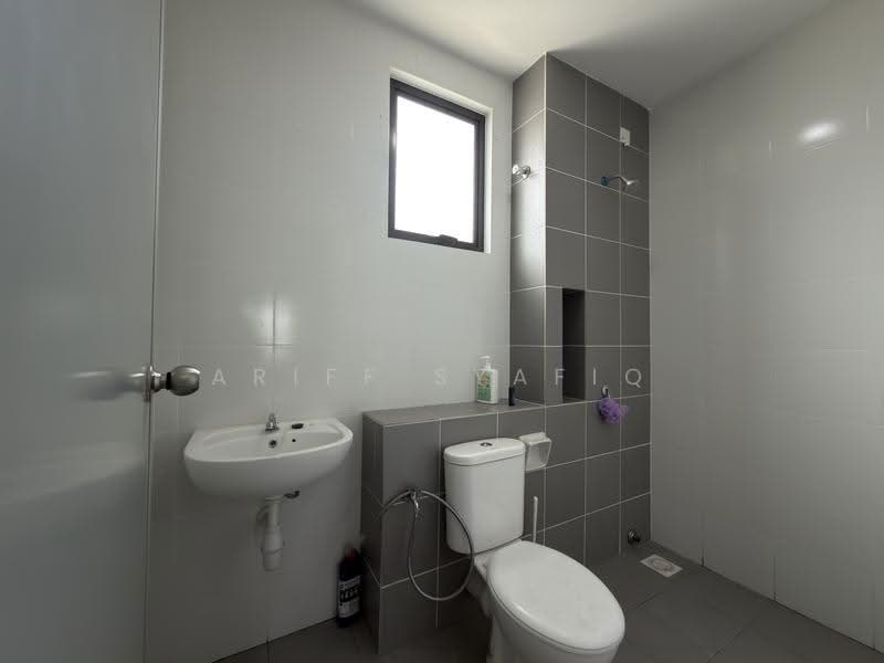 Terraced House for Sale in Eco Grandeur (Puncak Alam) - Ariff Syafiq - Bathroom - PropertyGuru.com.my