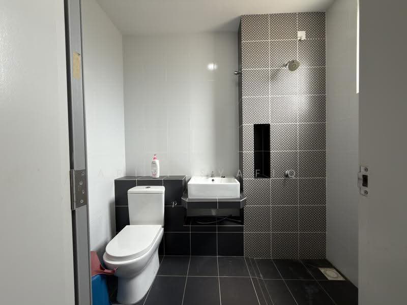 Terraced House for Sale in Eco Grandeur (Puncak Alam) - Ariff Syafiq - Bathroom - PropertyGuru.com.my